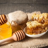 Kako provjeriti da li je med prirodan ili nije kod kuće sa jodom